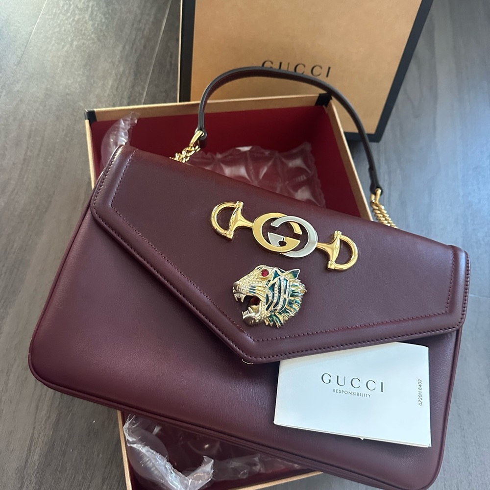 Gucci Rajah Chain Shoulderbag in Burgundy